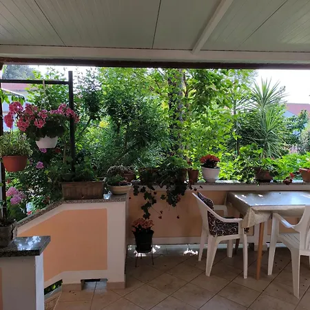 Haus Sabina New Translation