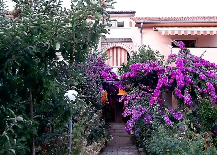 Apartment Haus Sabina Palit